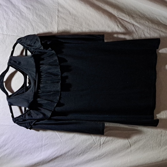 Woman's black top - Picture 1 of 4